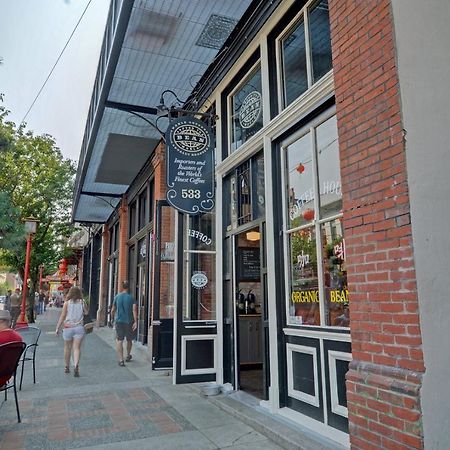 Gorgeous Old Town Condo With Patio And Parking! Victoria Buitenkant foto