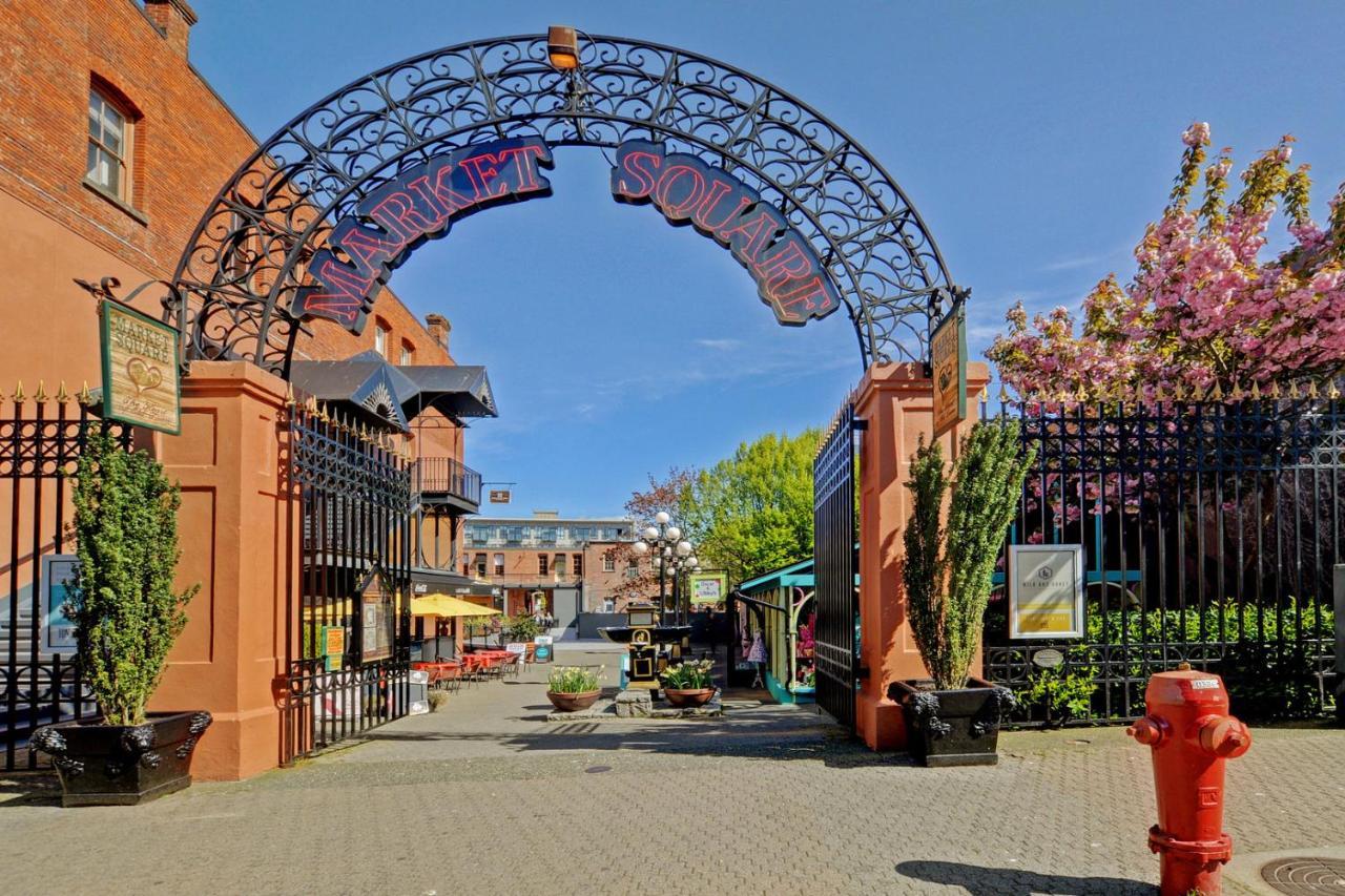 Gorgeous Old Town Condo With Patio And Parking! Victoria Buitenkant foto