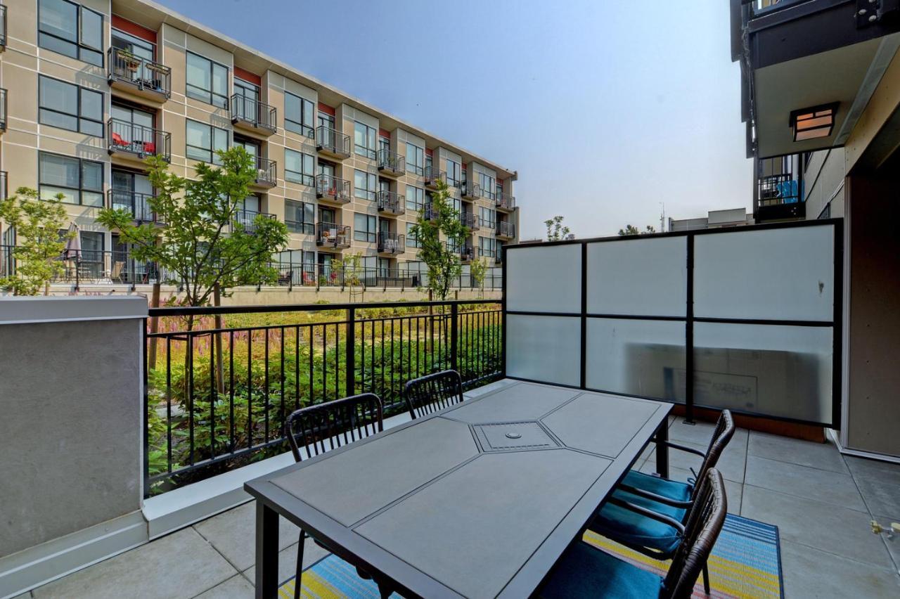 Gorgeous Old Town Condo With Patio And Parking! Victoria Buitenkant foto
