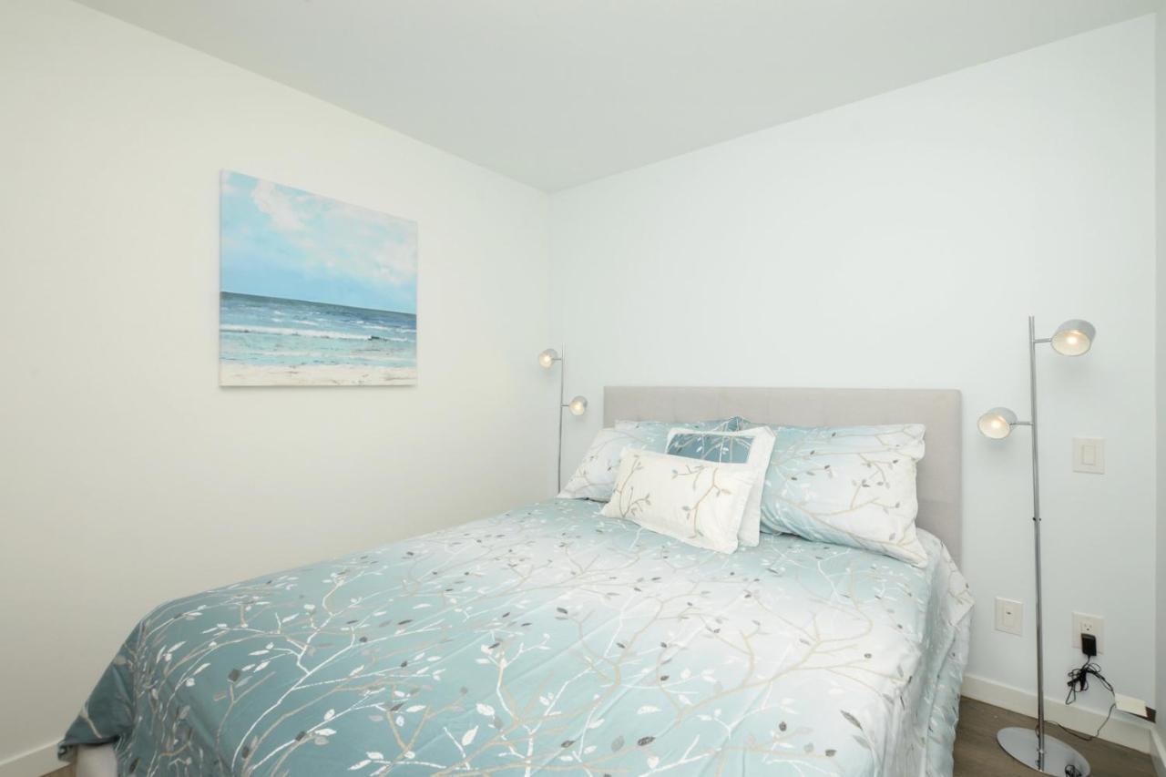 Gorgeous Old Town Condo With Patio And Parking! Victoria Buitenkant foto