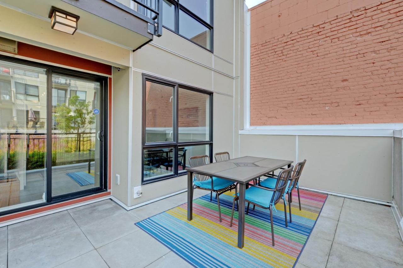 Gorgeous Old Town Condo With Patio And Parking! Victoria Buitenkant foto